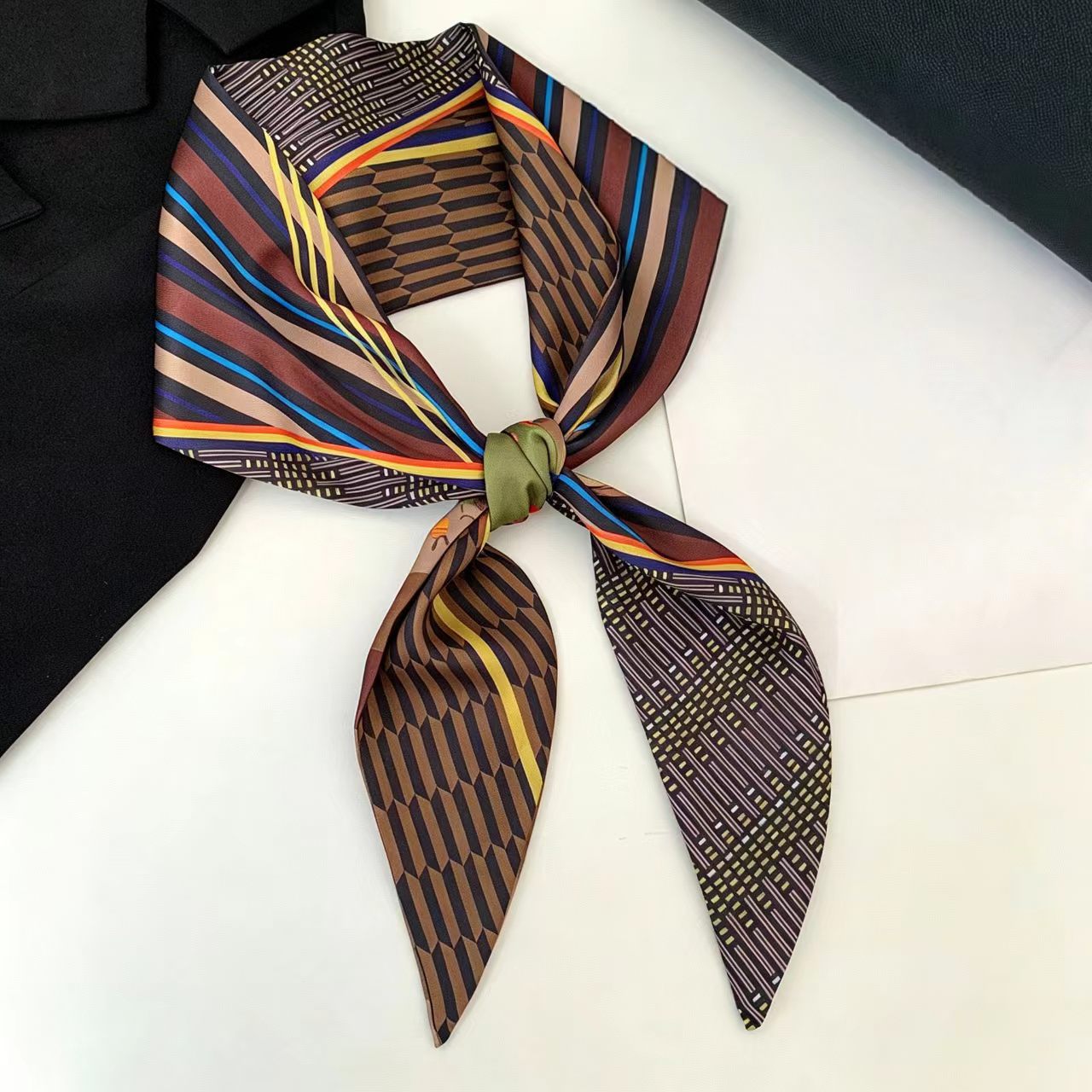 Face Scarf Mask - Foulard di lusso in seta satinata