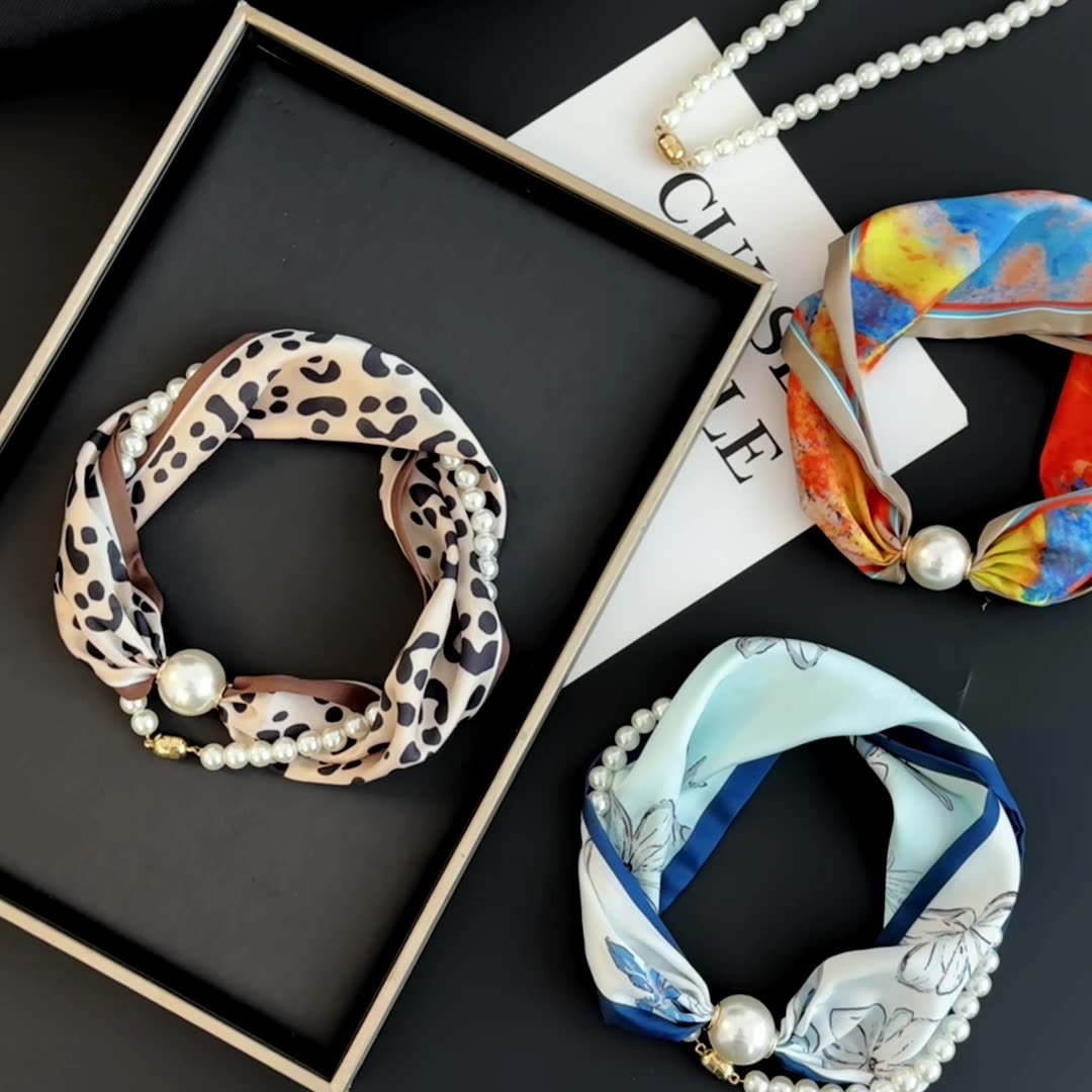 Foulard in Seta Stampata con C - Face Scarf Mask recensione e prezzo