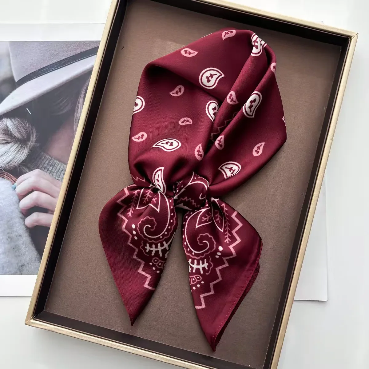 1 pezzo: sciarpa quadrata con  - Scarf Silk Square recensione e prezzo