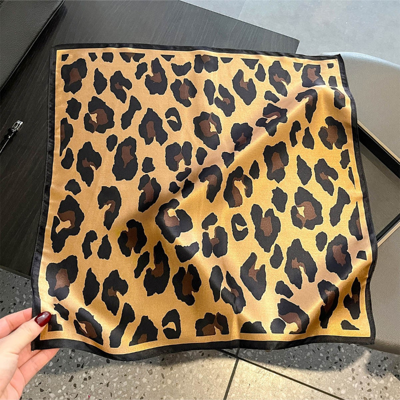 Foulard Quadrato 100% Seta con - Face Scarf Mask recensione e prezzo